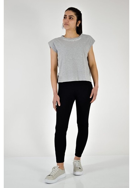 Yaka Detaylı Vatkalı T-Shirt fiyatları