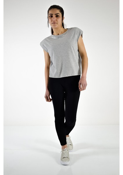 Yaka Detaylı Vatkalı T-Shirt modelleri