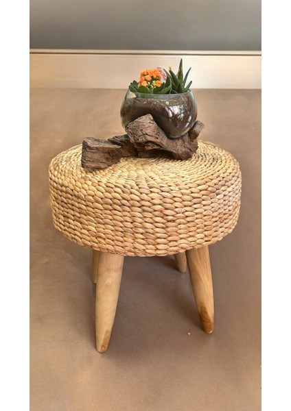 Su Sümbülü Tabure – 50 cm El Yapımı Puf & Masif Ahşap Ayaklı Sehpa Doğal Su Sümbülü Puf – 50 cm Dekoratif Tabure & Çok Amaçlı Kullanım fiyatları