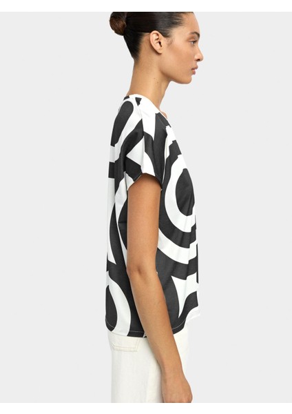 Desenli V Yakalı T-Shirt modelleri