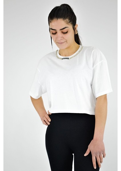 Sıfır Yaka Taş Detaylı T-Shirt fırsatları