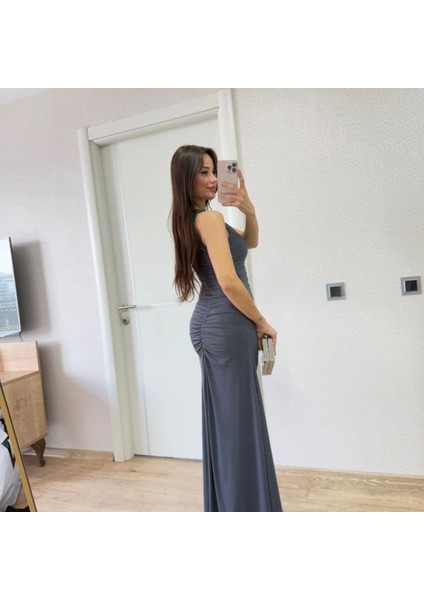 Kolsuz Büzgülü Uzun Elbise Füme fırsatları
