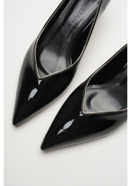 Elera Siyah Rugan Sivri Burunlu Kadın İnce Metal Alçak Topuklu Klasik Ayakkabı (5cm) modelleri