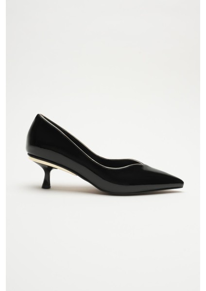 Elera Siyah Rugan Sivri Burunlu Kadın İnce Metal Alçak Topuklu Klasik Ayakkabı (5cm) fırsatları