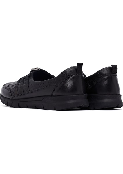 Kadın Siyah Deri Comfort Loafer 25AFD500818 indirimleri