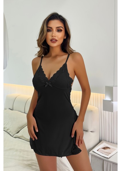 Dantelli Yanlardan Derin Yırtmaçlı Gecelik indirimleri