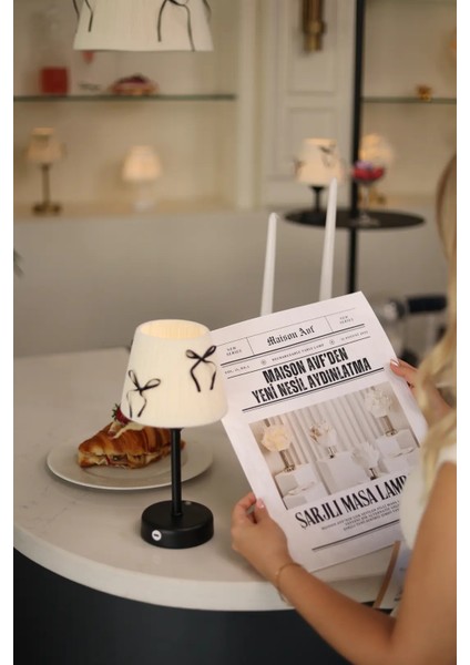 Krem Kadife Süet Siyah Fiyonk Kablosuz Şarjlı Masa Lambası - Alt Uzun Siyah fiyatları