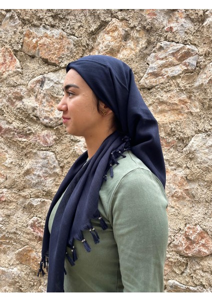 Lacivert Püsküllü Yazma Eşarp – Pamuklu, Şık ve Rahat Kullanım