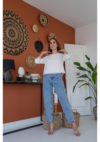 Beyaz Püskül Detaylı Bluz indirimleri