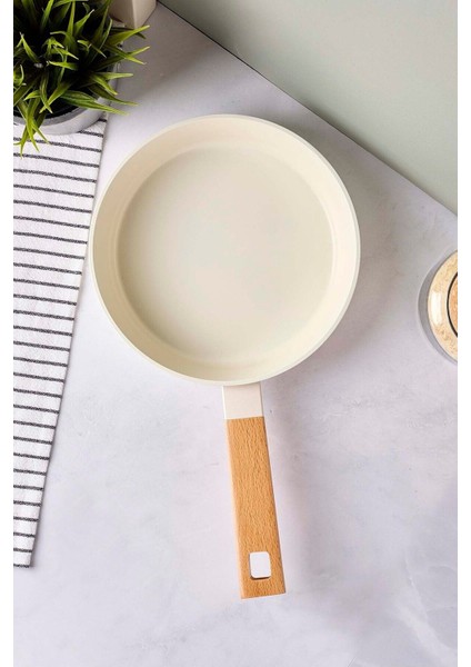 Cookwood Beige Indüksiyon Tabanlı Ahşap Saplı Seramik Tava 20 cm modelleri