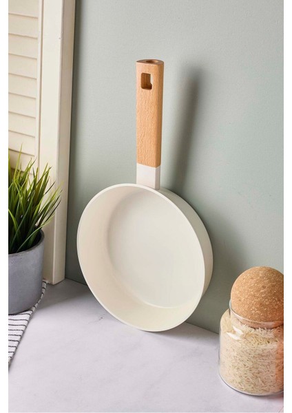 Cookwood Beige Indüksiyon Tabanlı Ahşap Saplı Seramik Tava 20 cm fırsatları