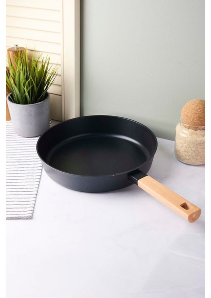 Cookwood Black Indüksiyon Tabanlı Ahşap Saplı Seramik Tava 28 cm