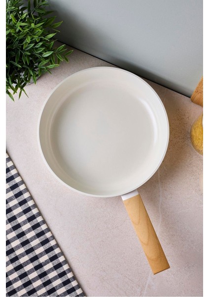 Danish Cook Beige Indüksiyon Tabanlı Tava 26 cm fırsatları