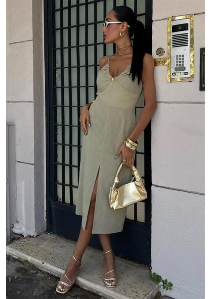 Göğsü Aksesuarlı Önü Yırtmaçlı Elbise 2899