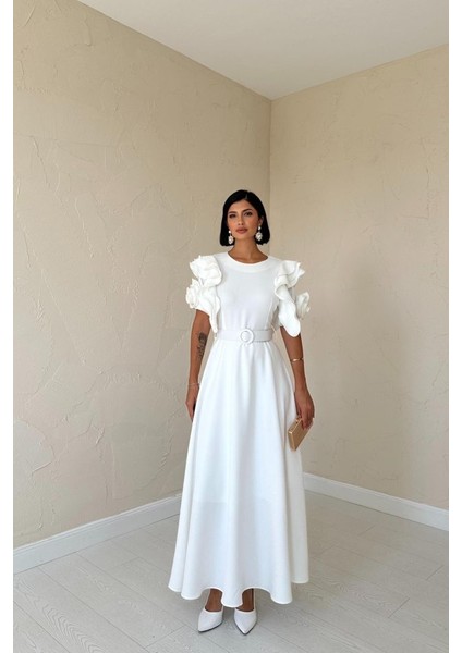Beyaz Kolları Volanlı Kemerli Elbise