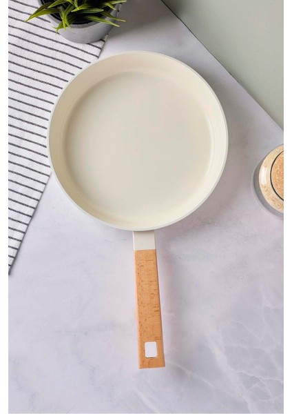 Cookwood Beige Indüksiyon Tabanlı Ahşap Saplı Seramik Tava 24 cm modelleri