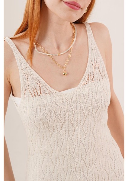 Ajurlu V Yaka Püskül Detaylı Krem Elbise