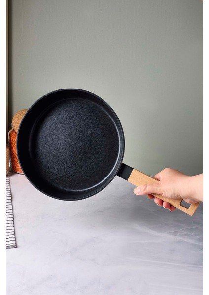 Cookwood Black Indüksiyon Tabanlı Ahşap Saplı Seramik Tava 20 cm modelleri