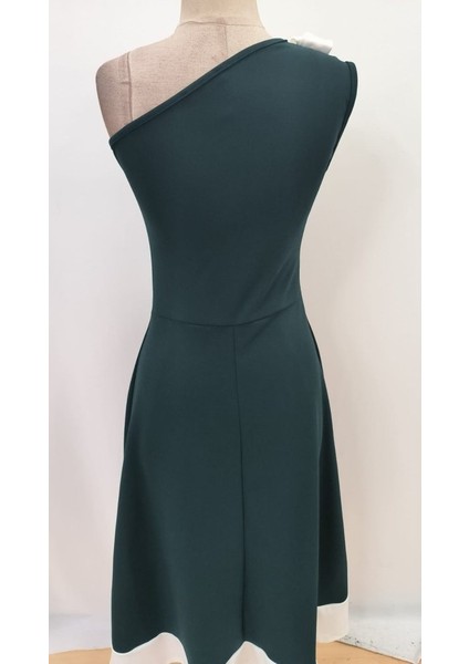 Kadın Tek Omuzu Açık Omuzlardan Kurdela Detaylı Çift Renkli Ithal Krep Elbise