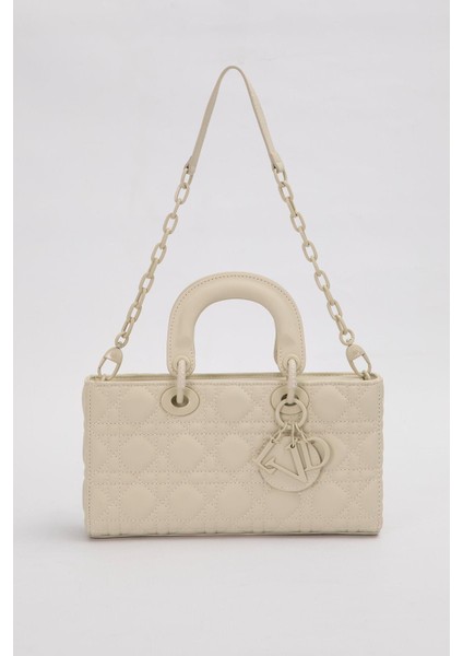Krem Logo Aksesuar Zincirli Omuz Çantası