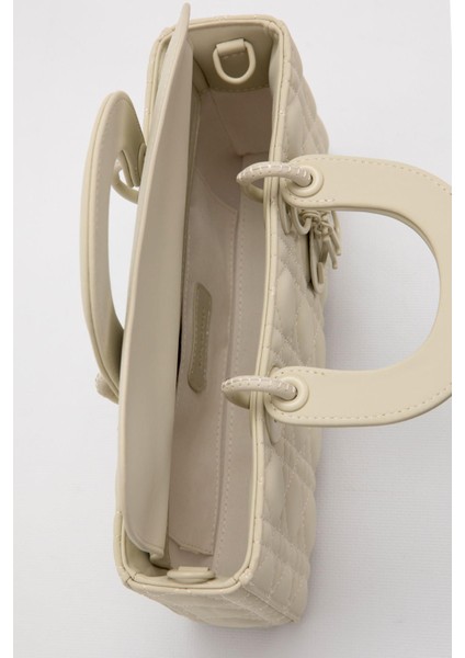 Krem Logo Aksesuar Zincirli Omuz Çantası modelleri