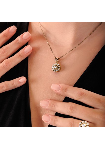 Gül Kadın 3'lü Takı Seti Küpe Kolye Yüzük Takım Bakır El Yapımı Kristal Taşlı Kararma Yapmaz Kutulu modelleri