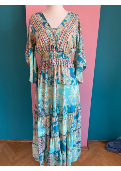 Parlak Mavi Desenli Ipek Karışımlı Maxi Elbise – Standart Beden 36 40 Tesettüre Uygundur. fiyatları