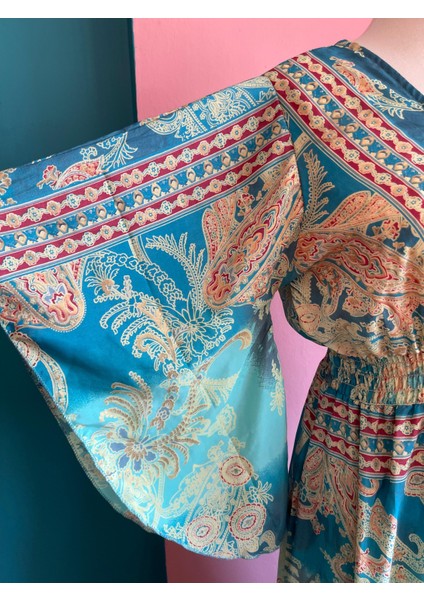 Parlak Mavi Desenli Ipek Karışımlı Maxi Elbise – Standart Beden 36 40 Tesettüre Uygundur.