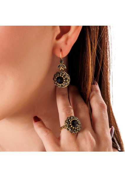 Kraliyet Çehresi Siyah Kadın 3'lü Takı Seti Küpe Kolye Yüzük Takım Bakır El Yapımı Kristal Taşlı Kararma Yapmaz Kutulu fiyatları