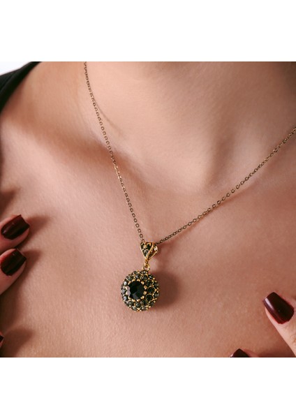 Kraliyet Çehresi Siyah Kadın 3'lü Takı Seti Küpe Kolye Yüzük Takım Bakır El Yapımı Kristal Taşlı Kararma Yapmaz Kutulu modelleri