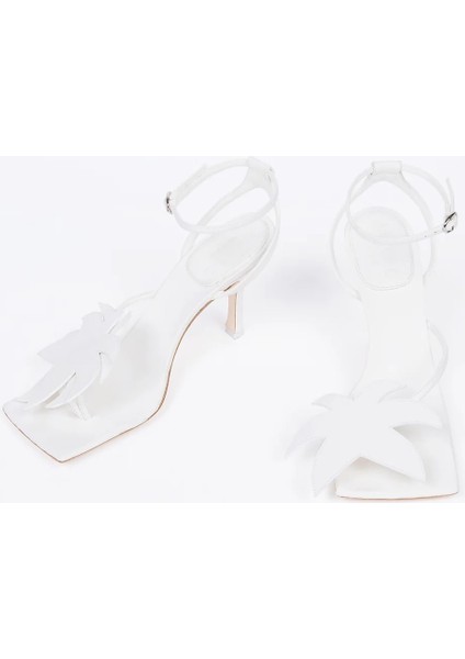 Italya Yapımı Delta Palma Beyaz Topuklu Ayakkabı Zarif Taş Detaylı Nappa Deri fırsatları