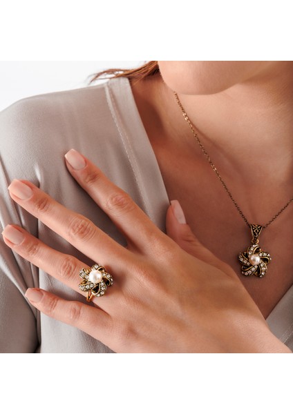 Incili Çiçek Kadın 3'lü Takı Seti Küpe Kolye Yüzük Takım Bakır El Yapımı Kristal Taşlı Kararma Yapmaz Kutulu fırsatları