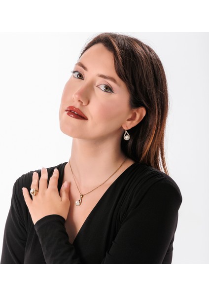 Su Damlası Inci Esintisi Kadın 3'lü Takı Seti Küpe Kolye Yüzük Takım Bakır El Yapımı Kristal Taşlı Kararma Yapmaz Kutulu