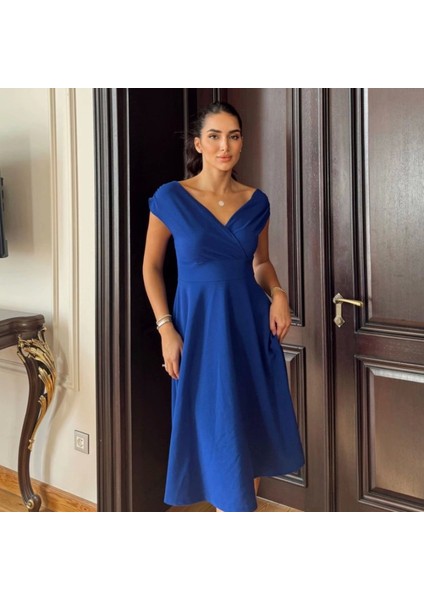 Kadın Kısa Kollu Kruvaze Yaka Eteği Volanlı Krep Elbise