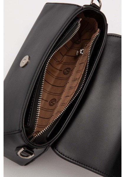 Siyah Logo Tokalı Omuz Çantası modelleri