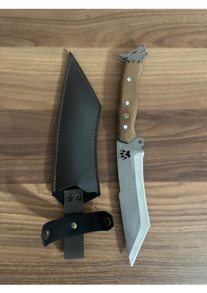 Kurt Başlı Avcı ve Kamp Bıçağı