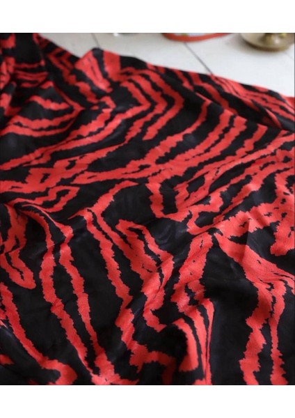 Jakarlı Ipek Kupra Dökümlü Muazzam Kumaş Kırmızı Siyahın Asaleti