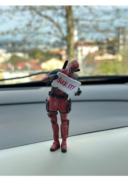 Yazılı Deadpool Süper Kahraman Figürü Biblo Araba Torpido Aksesuar Araç Içi Aksesuar Süslemeler