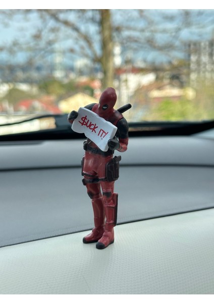 Yazılı Deadpool Süper Kahraman Figürü Biblo Araba Torpido Aksesuar Araç Içi Aksesuar Süslemeler fiyatları