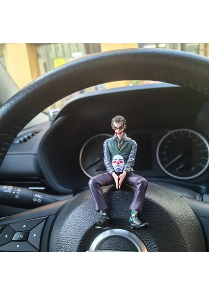 Joker Figür Araba Torpido Aksesuarı Oturan Maskeli Joker Model Ev Dekorasyon Oyuncak Hediyelik Eşya