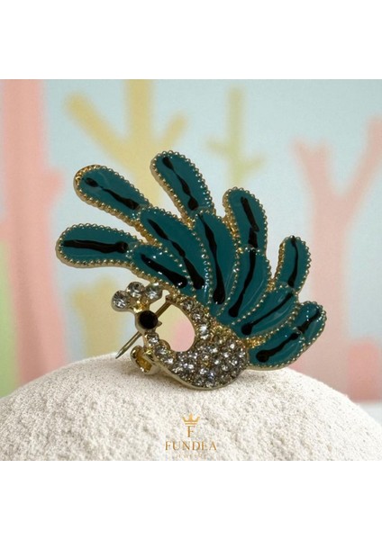 Çelik Broş – Zirkon Taşlı Özel Boyama Tavus Kuşu Figürlü Hediyelik Aksesuar Şık Parlak Işıltılı Zarif Tasarım Trend Takı