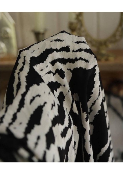 Jakarlı Ipek Kupra Dökümlü Muazzam Kumaş Zarif Siyah Beyaz Renginde fiyatları