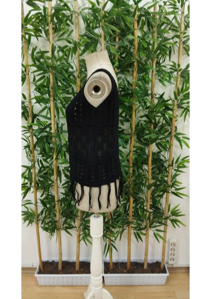 Kadın Yuvarlak Yaka Askılı Önden Düğmeli Püsküllü Triko Bluz