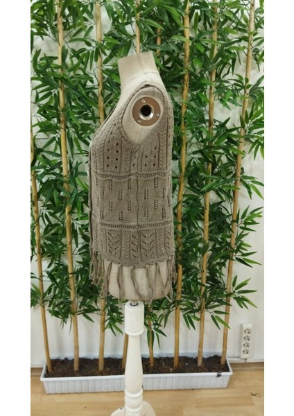 Kadın Yuvarlak Yaka Askılı Önden Düğmeli Püsküllü Triko Bluz