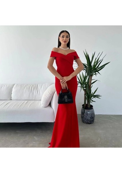 Kadın Dalgıç Kumaş Kayık Yaka ve Dekolte Detaylı Elbise fırsatları