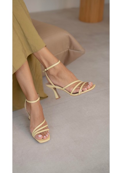 Tobias Sarı Hakiki Deri Topuklu Ayakkabı fiyatları