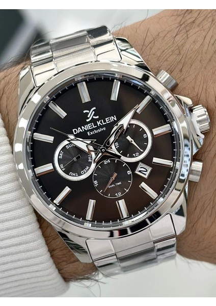 DK.1.10692.1 Gümüş Siyah Aktif Fonksiyonlu Tasarım Kadran Çelik Kordonlu Takvimli Erkek Kol Saati modelleri