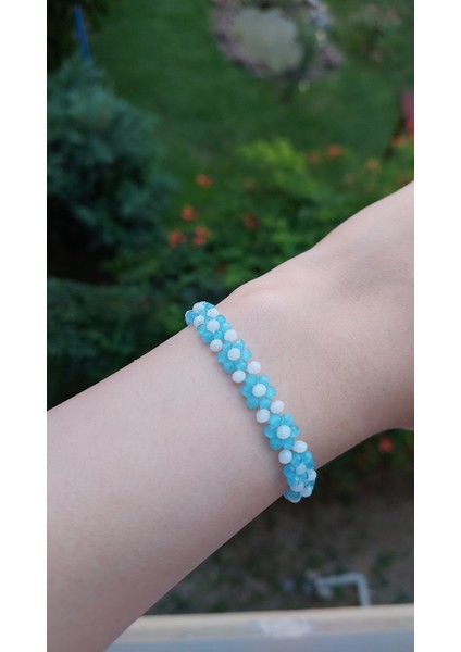 Bloom Serisi – Sky Blue Boncuklu Çiçek Bileklik fiyatları