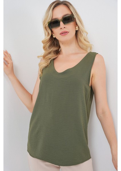 Kadın BDART Dokulu V Yaka Kolsuz Bluz Haki Yeşil fırsatları