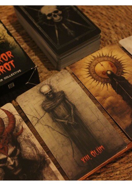 Horror Tarot Destesi - 78 Kart indirimleri